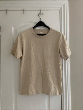 Uniqlo Men's Short Sleeve Crew T-Shirt in Beige